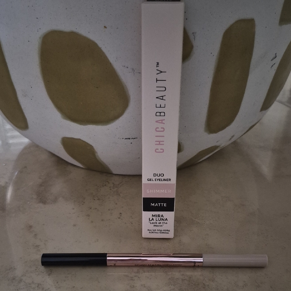 CHICABEAUTY Duo Gel Eyeliner – Mira La Luna (Black & Beige)